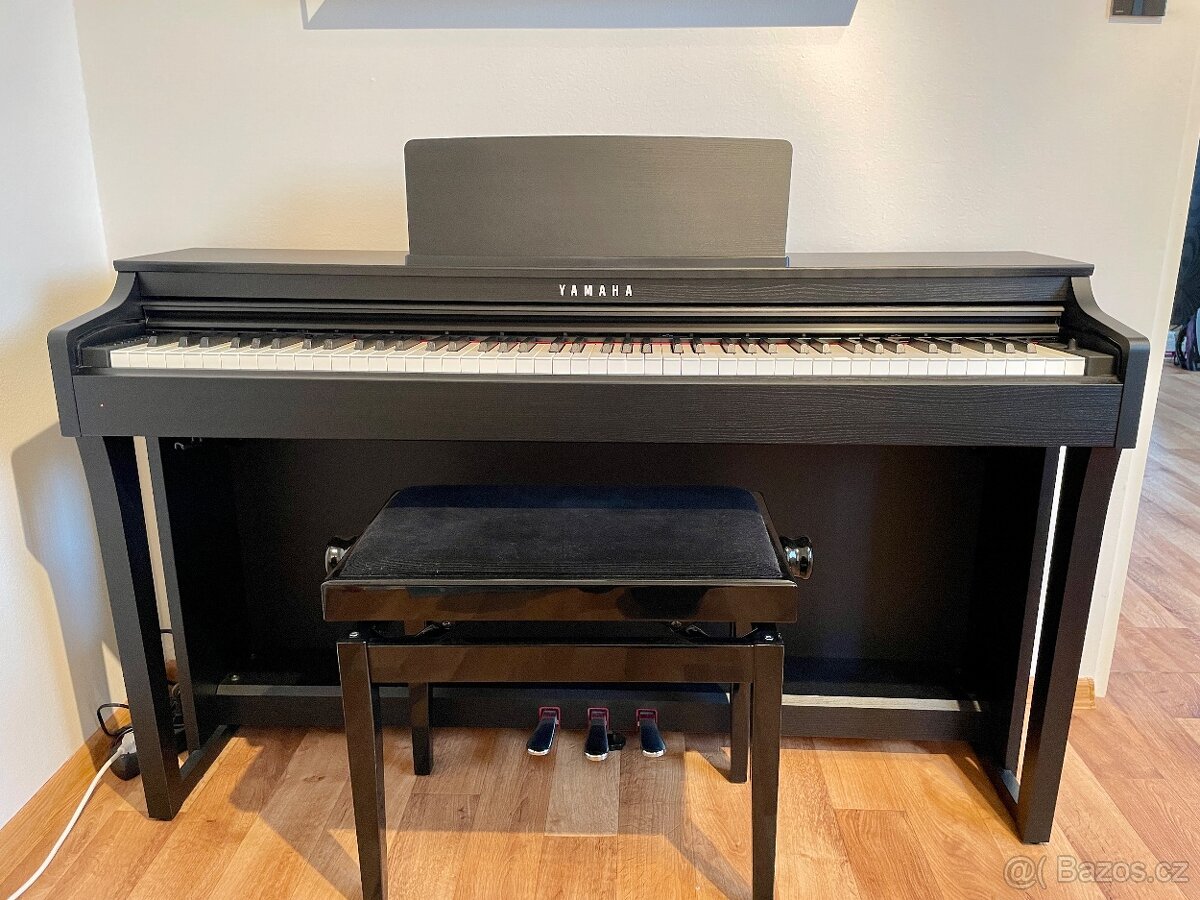 Digitální piano Yamaha CLP625-B + příslušenství