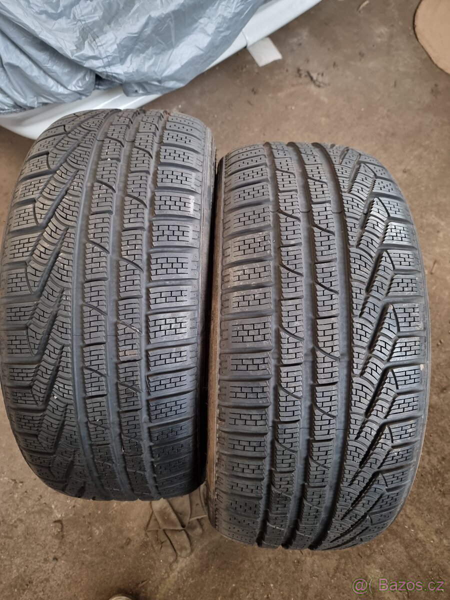 245/35R20