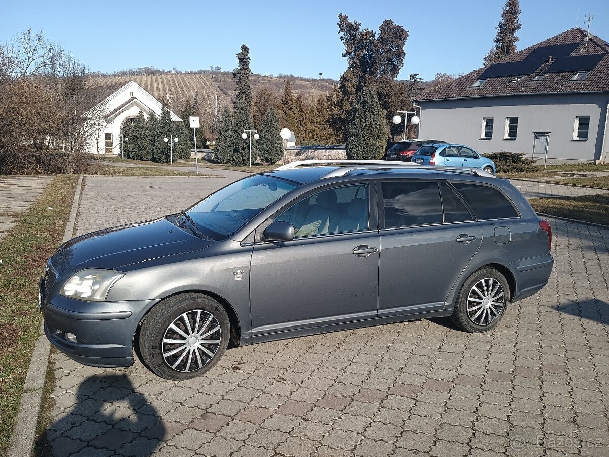 Toyota Avensis 2.0d  T25 nafta 85 kw