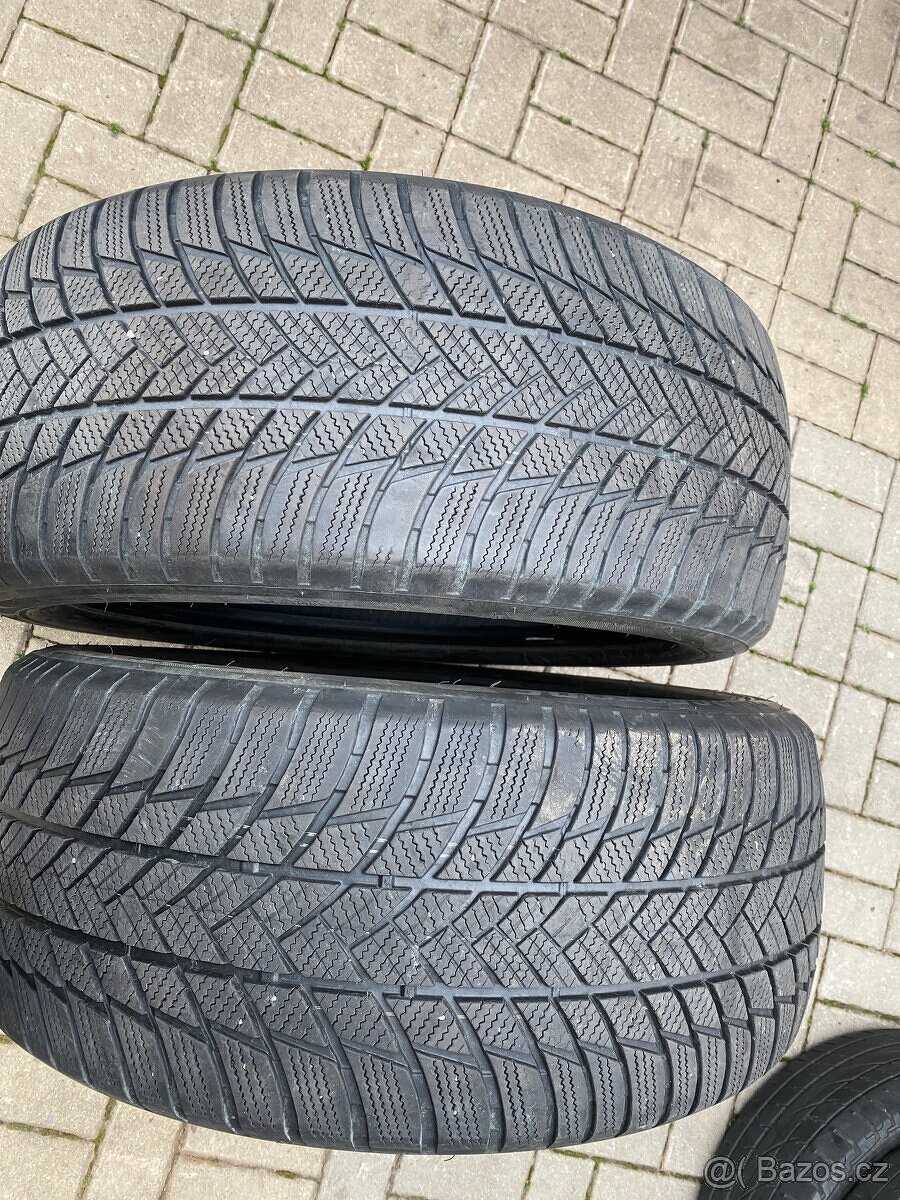 Zimní pneu 285/45/R21 Bridgestone 2ks