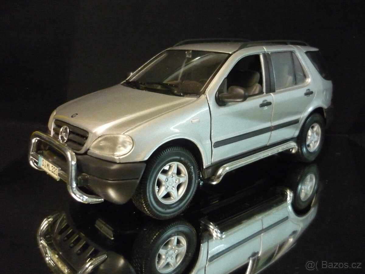 Mercedes Benz ML stříbrný Maisto 1/18