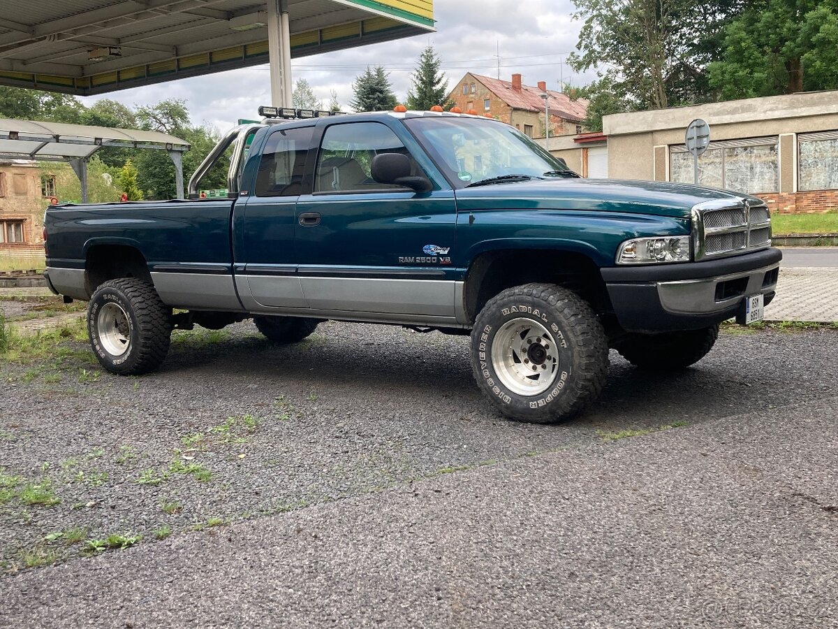 Dodge RAM 2500 5.9 V8