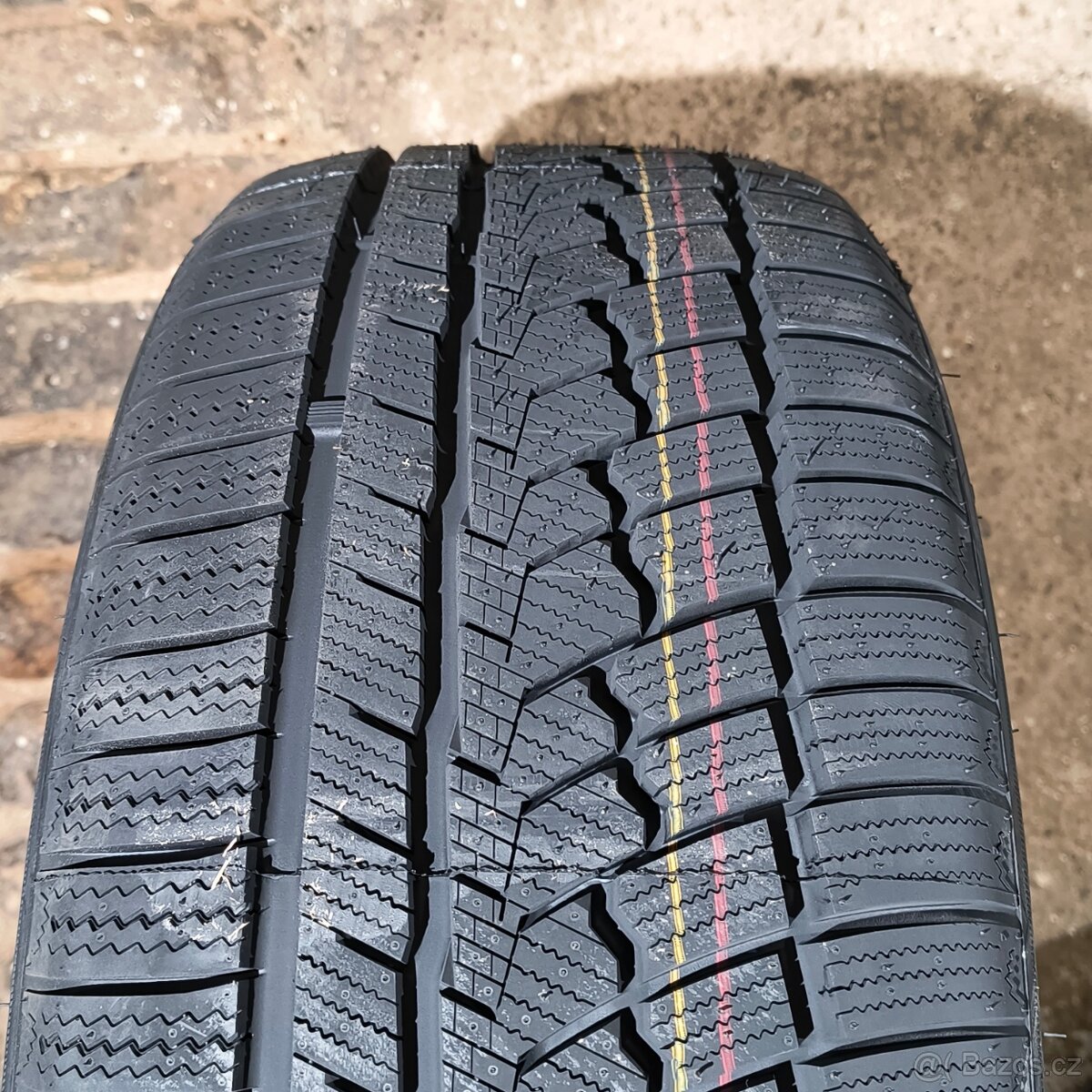 NOVÉ Zimní pneu 235/45 R18 98V XL Zeetex