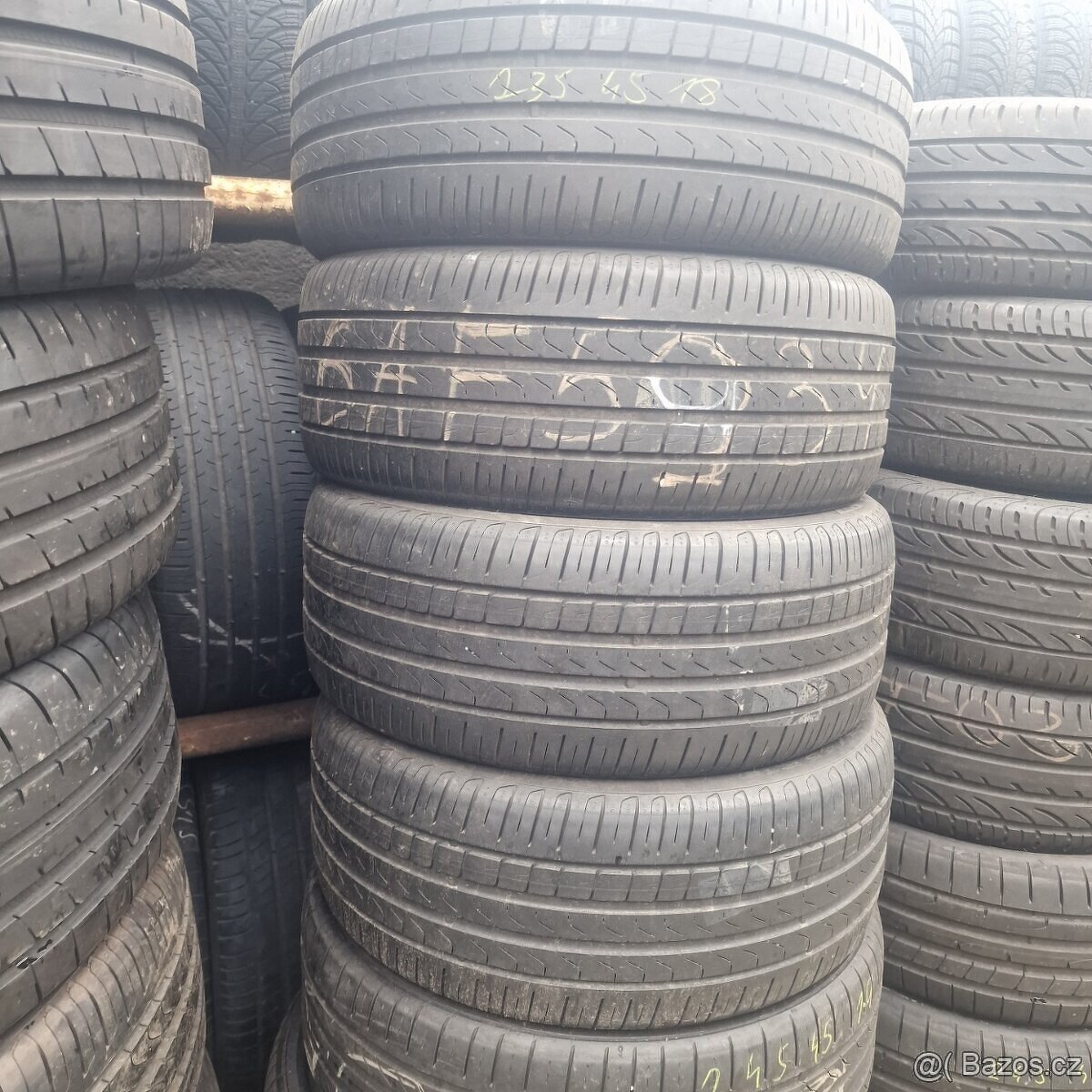 PRODÁM 4 LETNÍ PNEU PIRELLI 235/45/18, CENA JE ZA 4 PNEU.INF