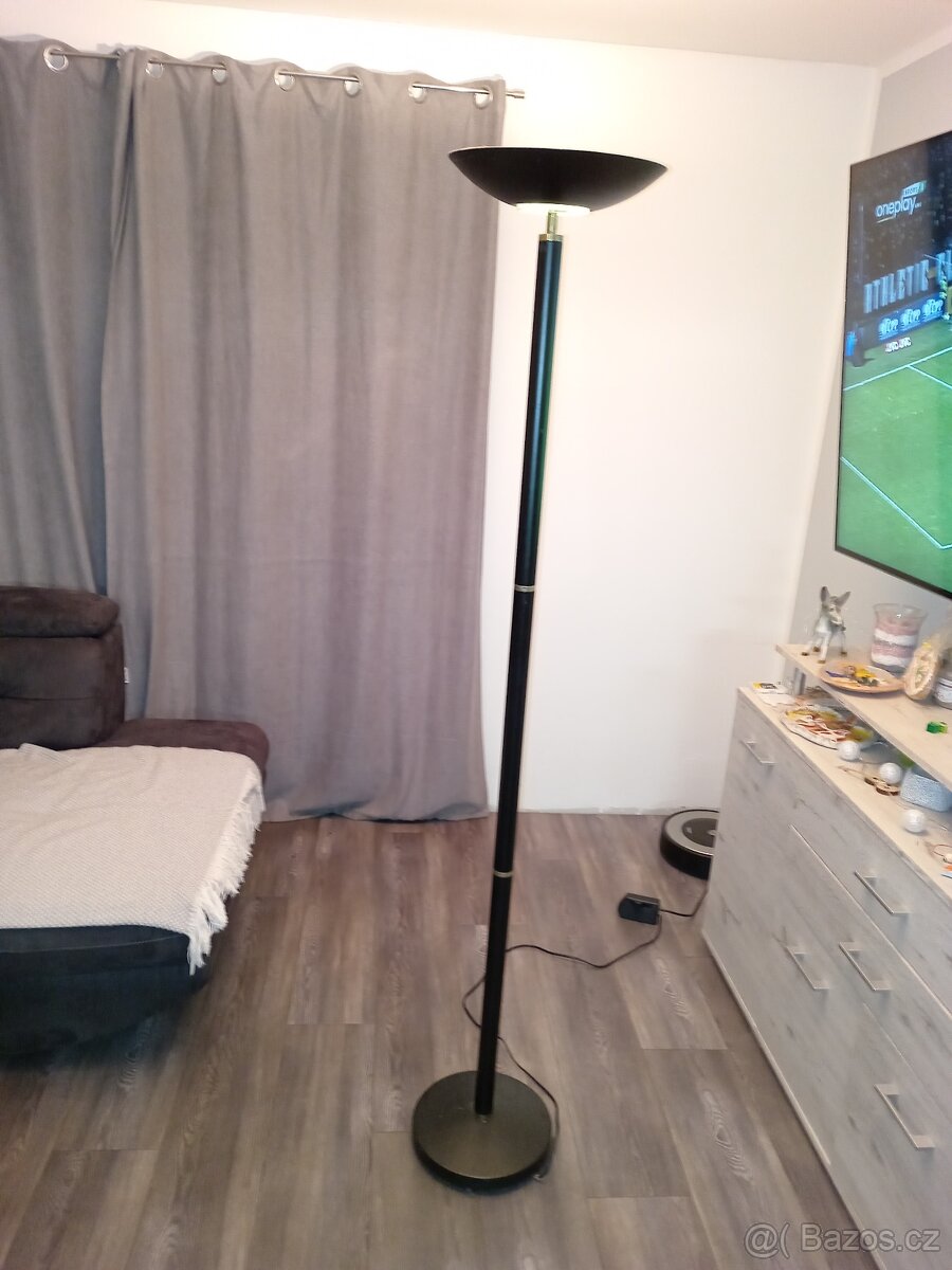 Stojací lampa