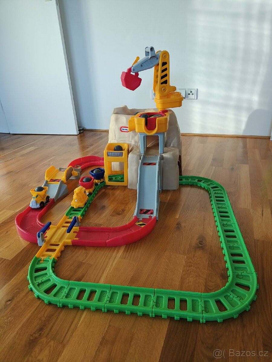 Little Tikes Autodráha se železnicí a jeřábem

