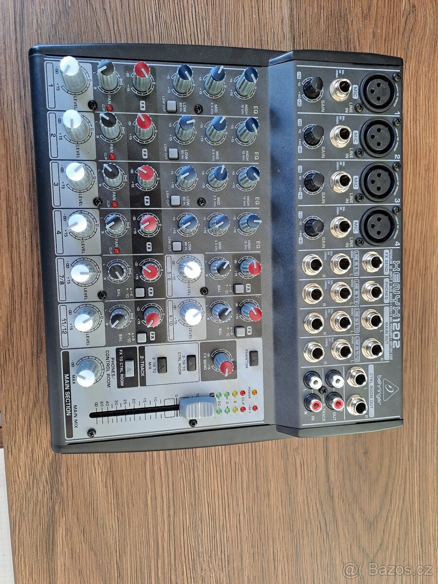 Behringer Xenyx 1202 - mixážní pult