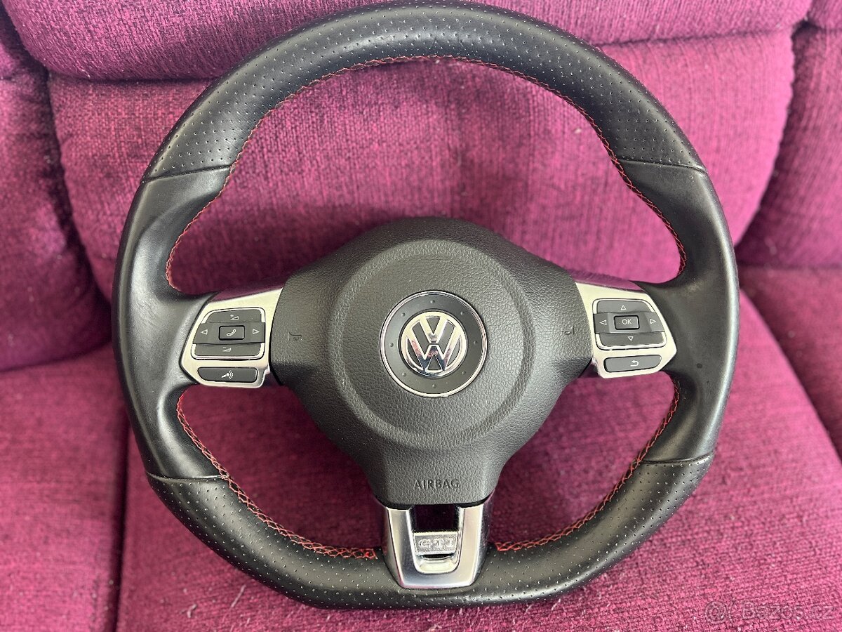 Volant VW Golf GTI zkosený s multifunkcí