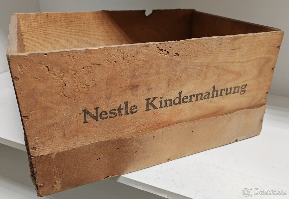 Bedna NESTLE Kindernahrung MOKRO ŠKODÍ