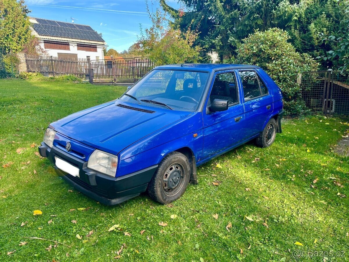 Škoda Favorit 135 LX - modrý