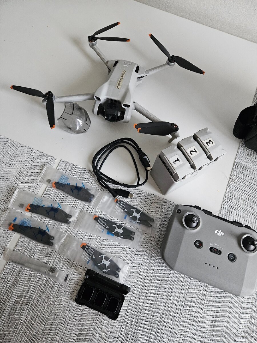 DJI Mini 3 Fly More Combo (DJI RC-N1)