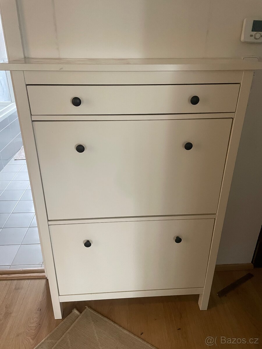 Botníky Ikea Hemnes