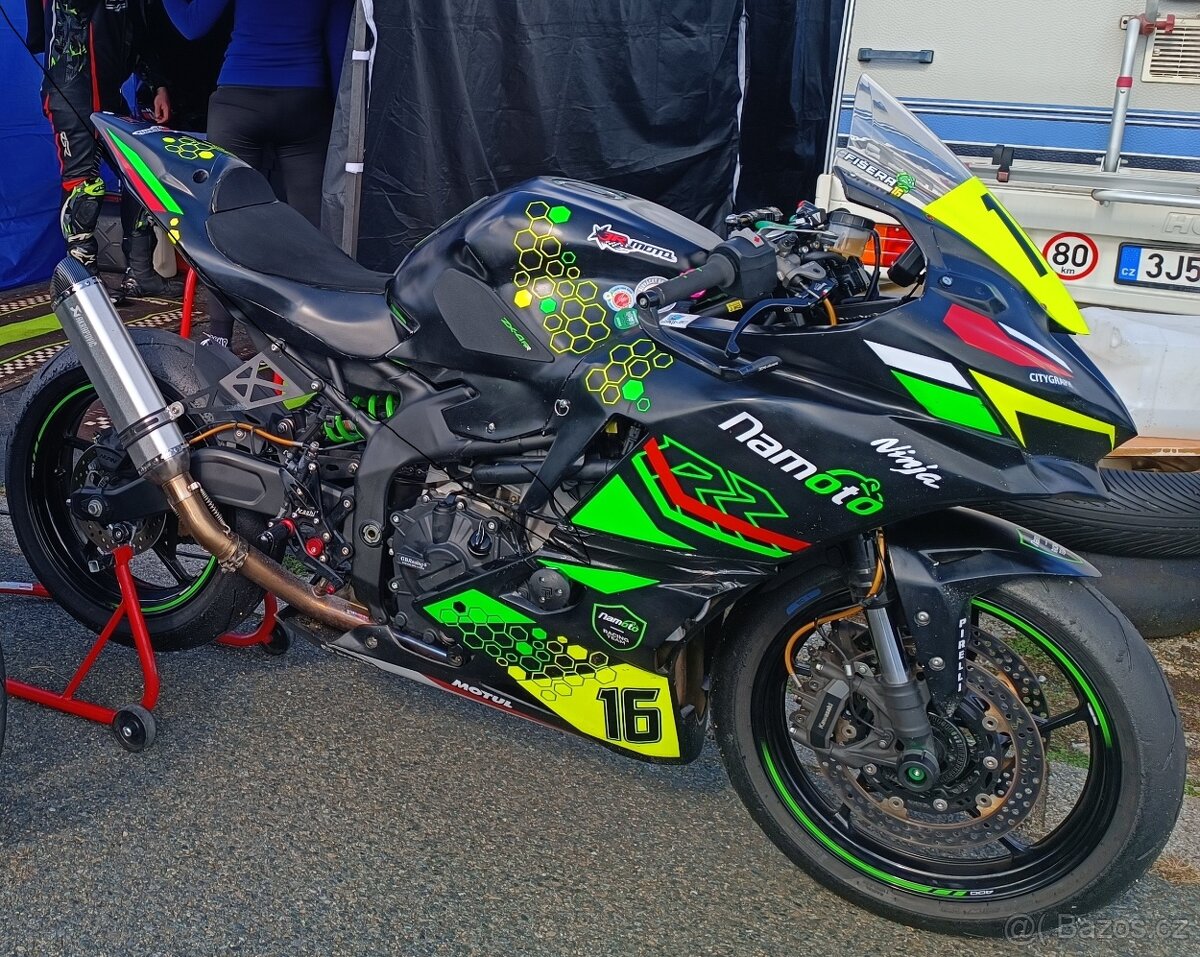 Kawasaki ZX-4 RR závodní