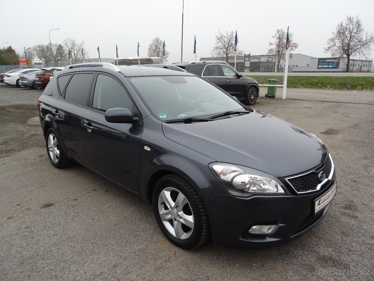 Kia Ceed 1.6 CRDi 1.majitel, závěs, serviska