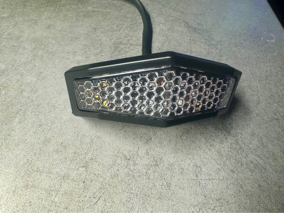 Zadní LED světla s posvěcením SPZ motorka/čtyřkolka vč