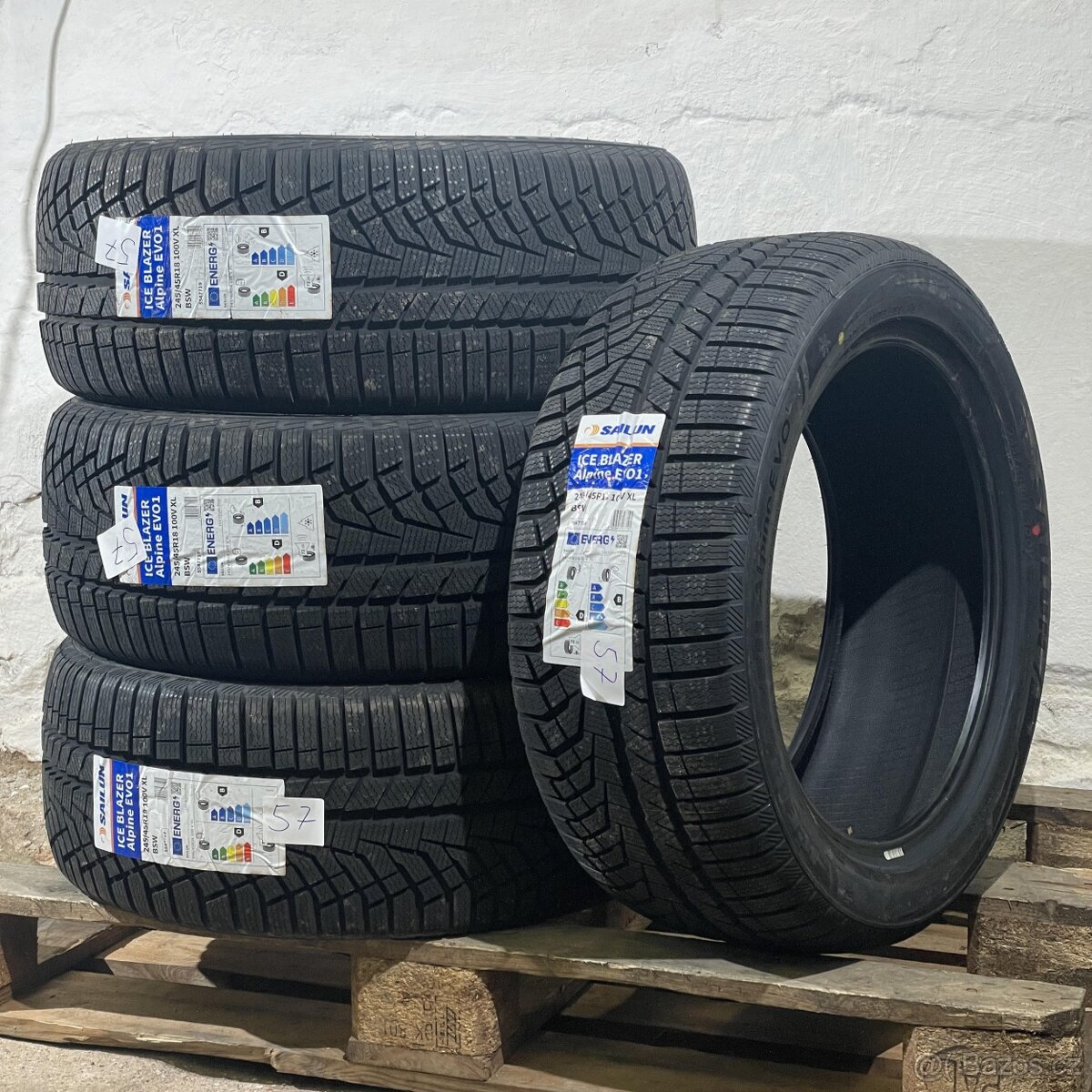 NOVÉ Zimní pneu 245/45 R18 100V Sailun