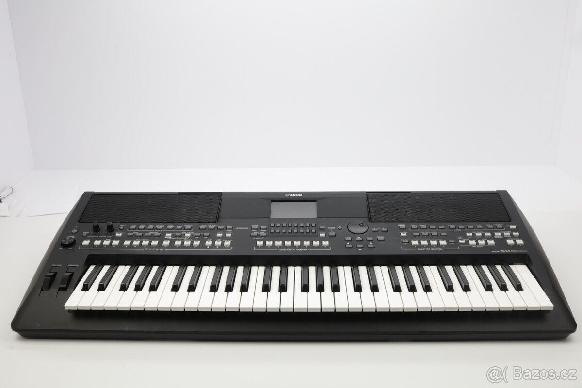 Yamaha PSR-SX600 + pedál