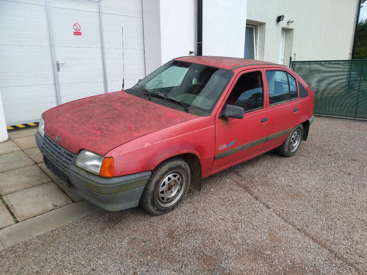 Opel Kadett 1,4i - náhradní díly