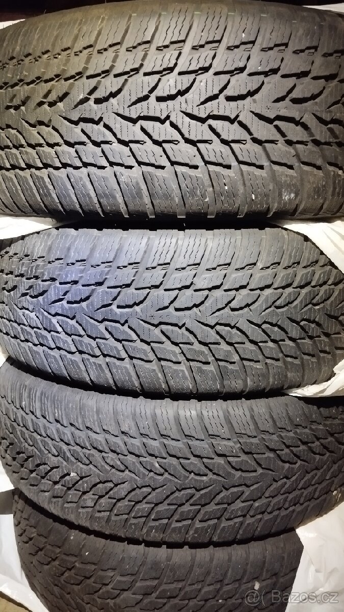 Nokian Snowproof 1 205/60 R16 - vzorek 8mm