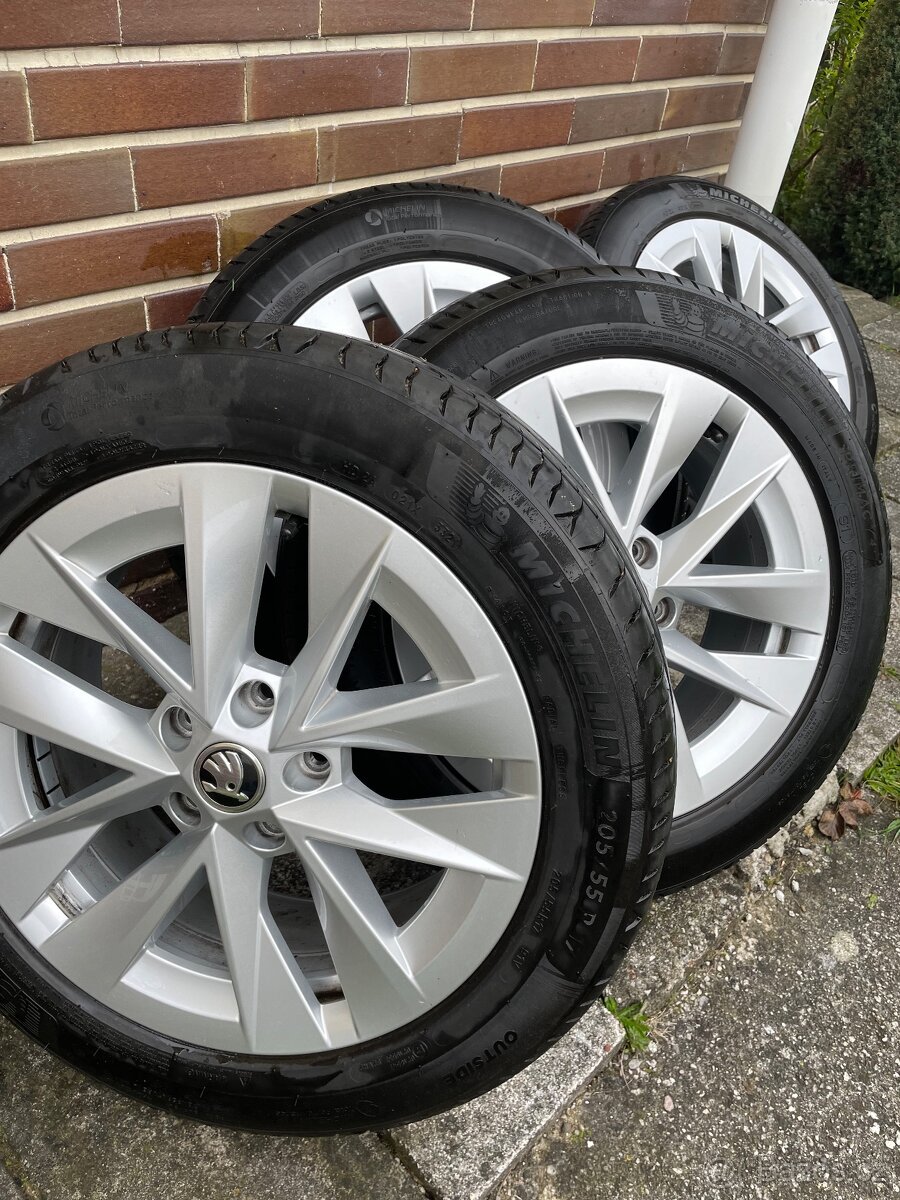 Alu Octavia 4 Rotare 205/55 r17 letni 100% Michelin