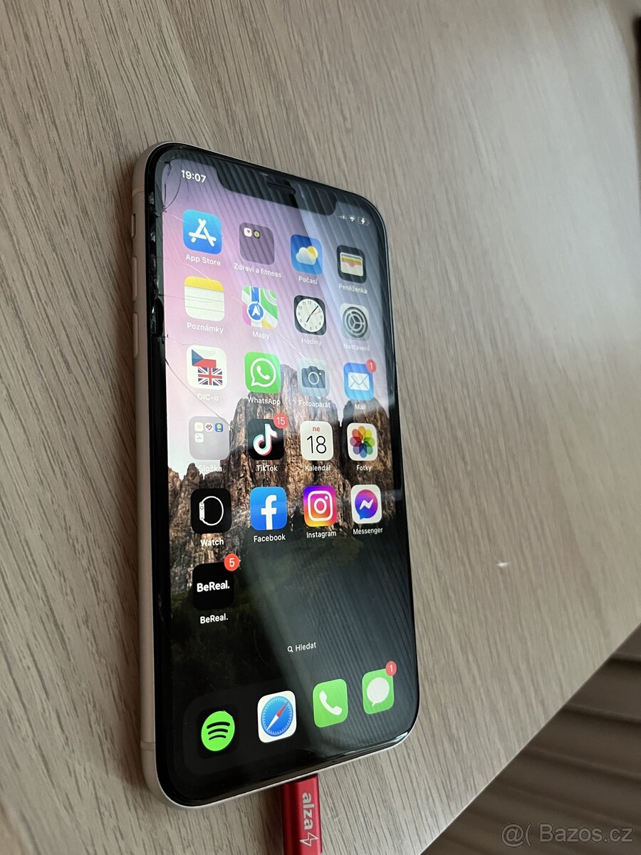 iPhone Xr 64 GB bílý - funkční, prasklé sklo