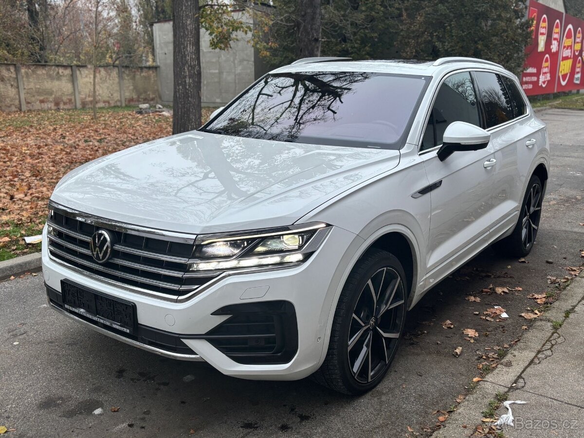 VW Touareg 3.0 TDi 3x R-LINE FULL VÝBAVA MY2023