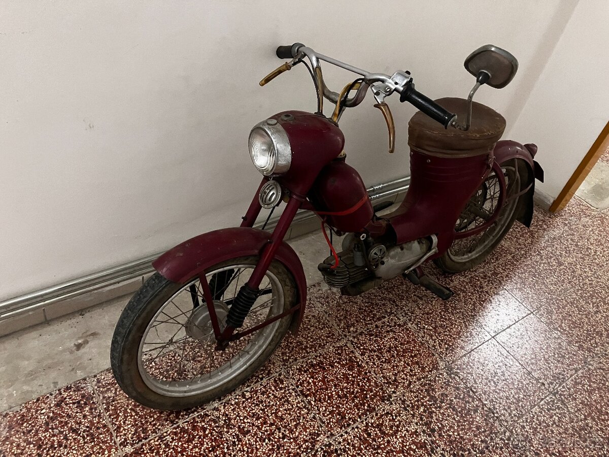 JAWA 50 / 550 - pařez