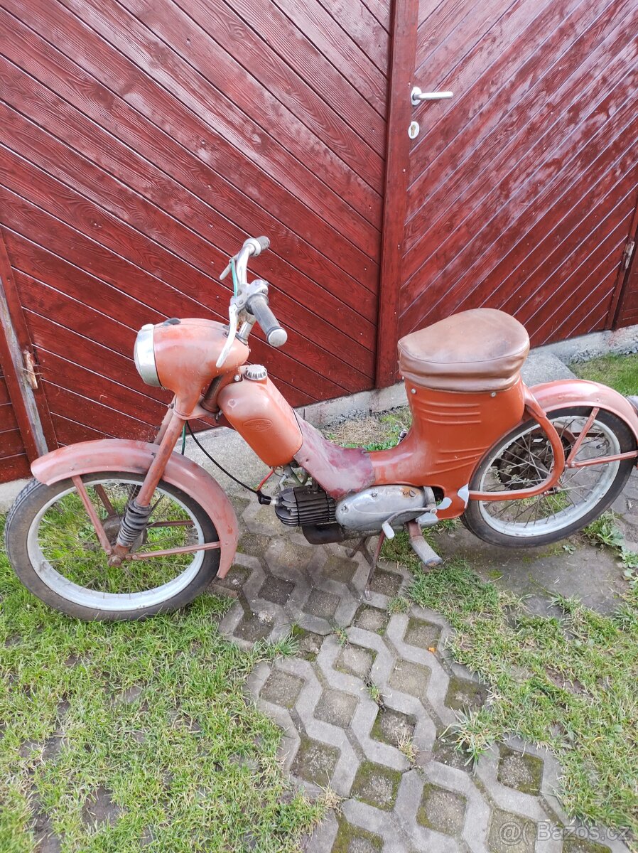 Jawa 550 - Pionýr ( pařez)