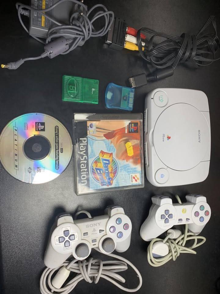 Playstation 1 konzole