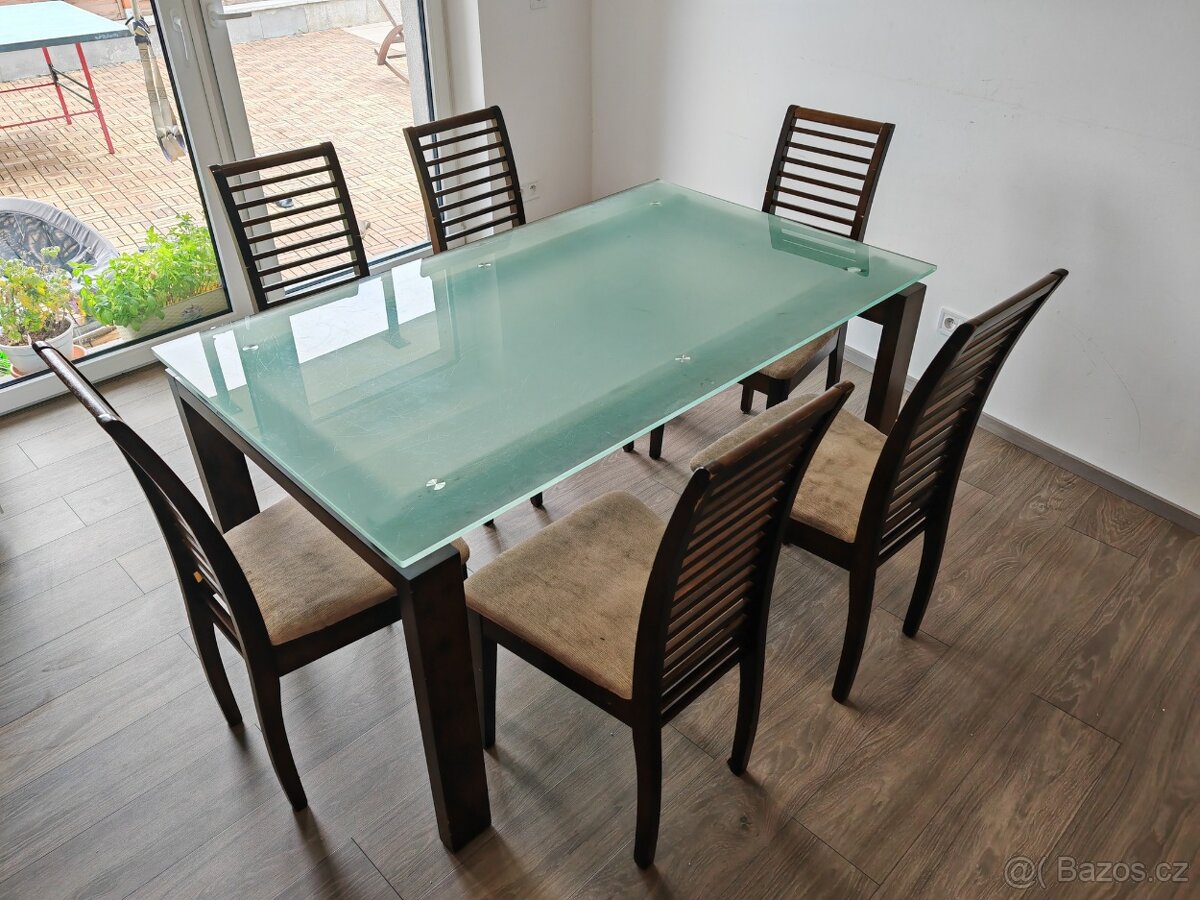 Jídelní stůl se skleněnou deskou se 6 židlemi z masivu Dub