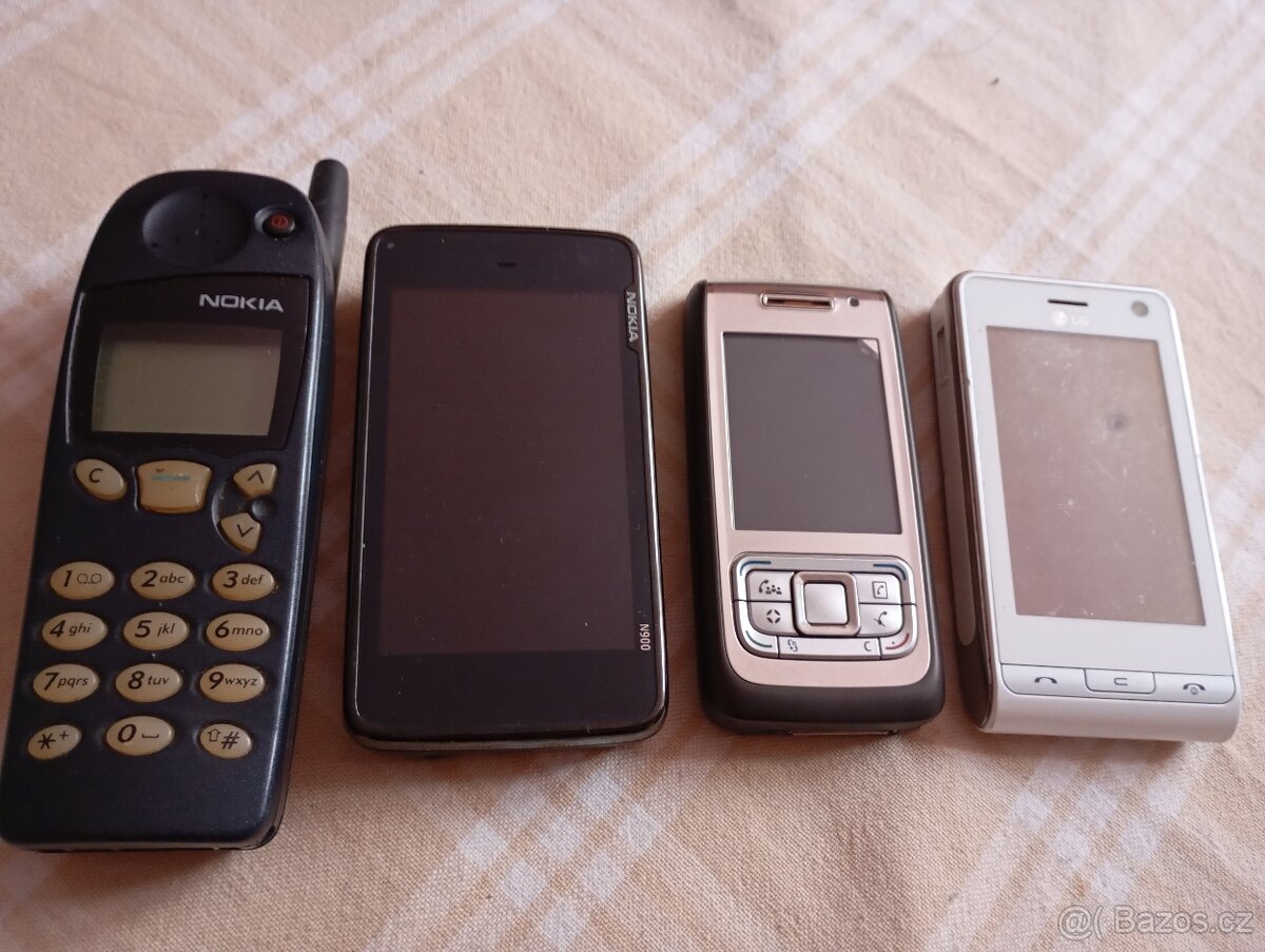 Mobilní telefony 3x Nokia a 1x LG
