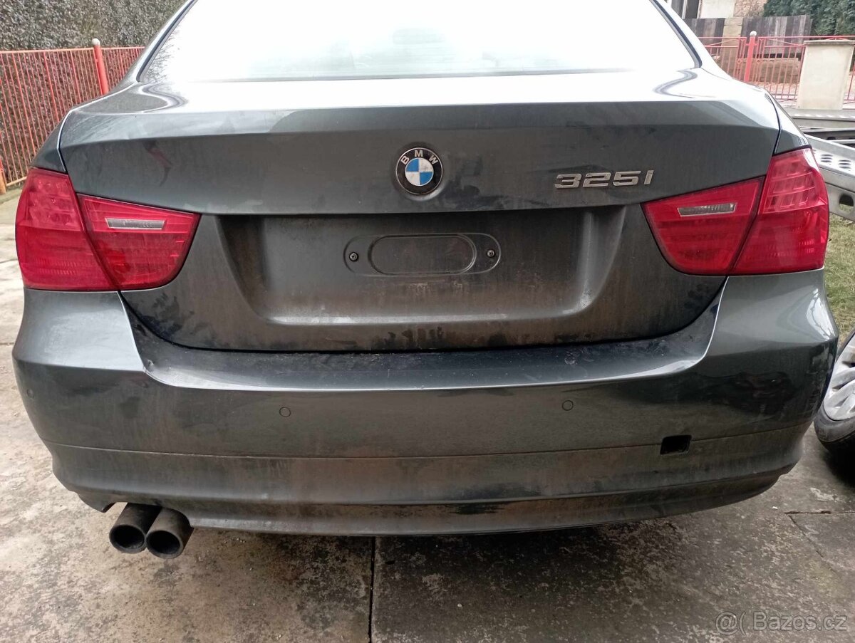 BMW E90 LCI zadní část (kufr, led světla)