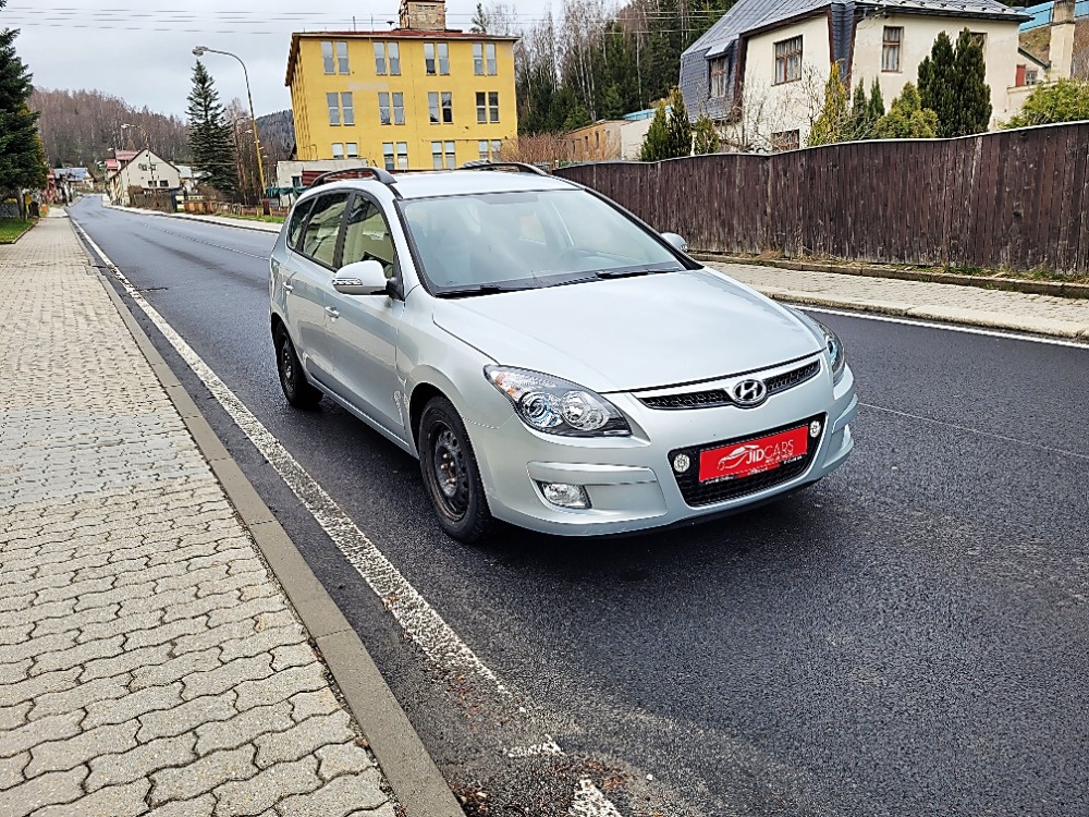 hyundai i30, 1.6 (88 kW), LPG, automat, plný servis, 8x pneu