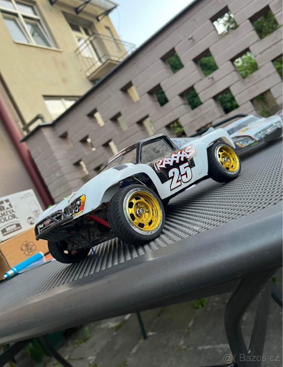 Traxxas slash 1/16 vxl