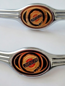 ZNAK EMBLEM AUTO CHRYSLER 2+1 KUSY