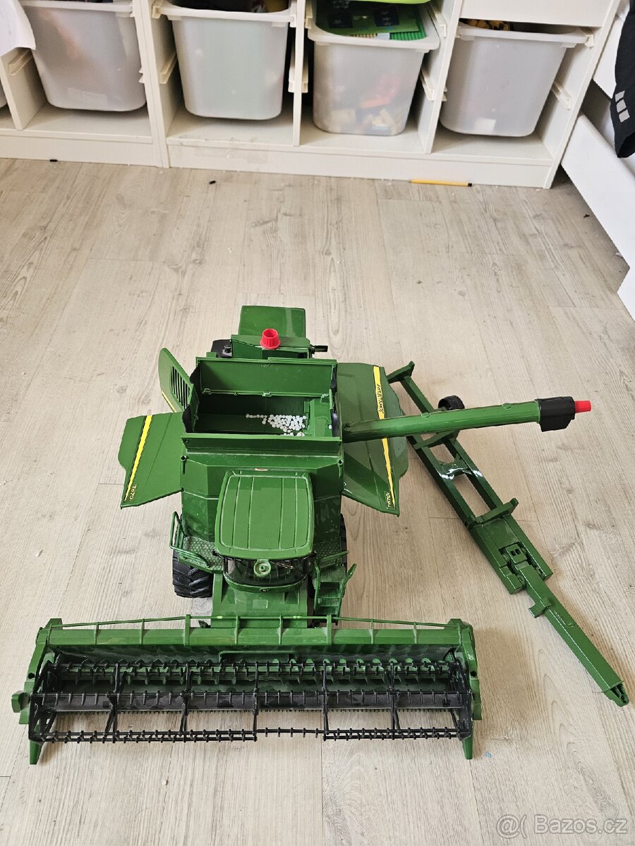 Bruder řezačka class plus kombajn John deere