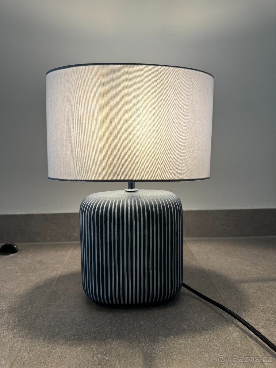 Pruhovaná oválná keramická stolní lampa Pure Shine