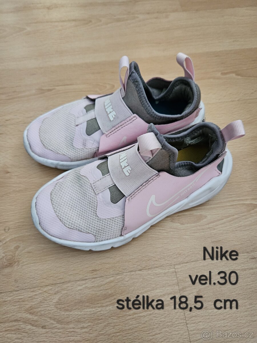 Dívčí běžecké boty Nike vel.30