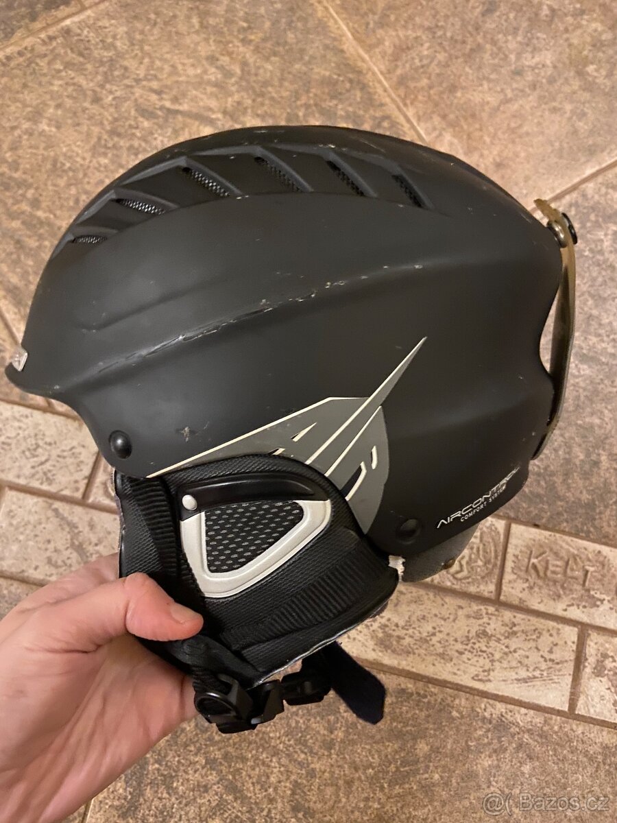 Pánská lyžařská helma UVEX