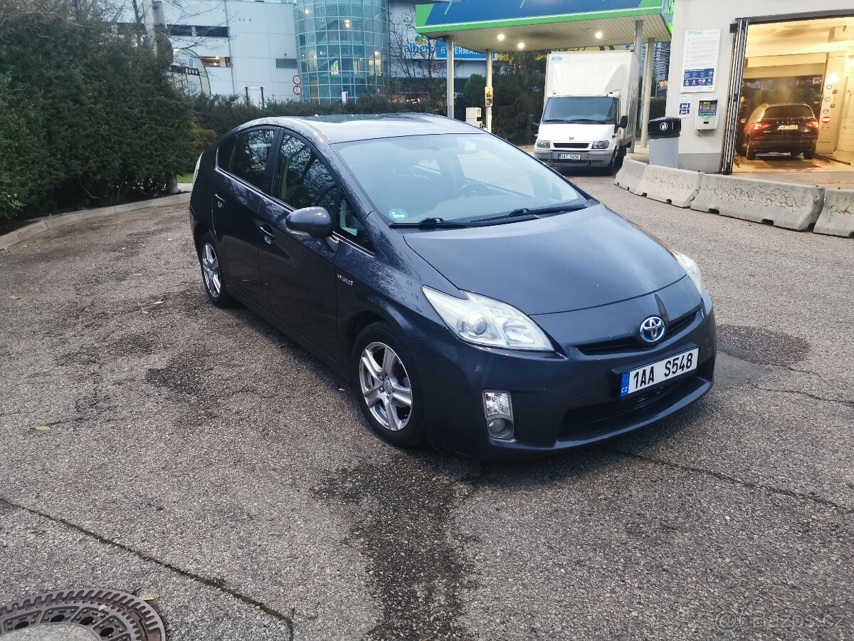 Toyota Prius SLEVA 9000 do 18.12 Hybrid 3