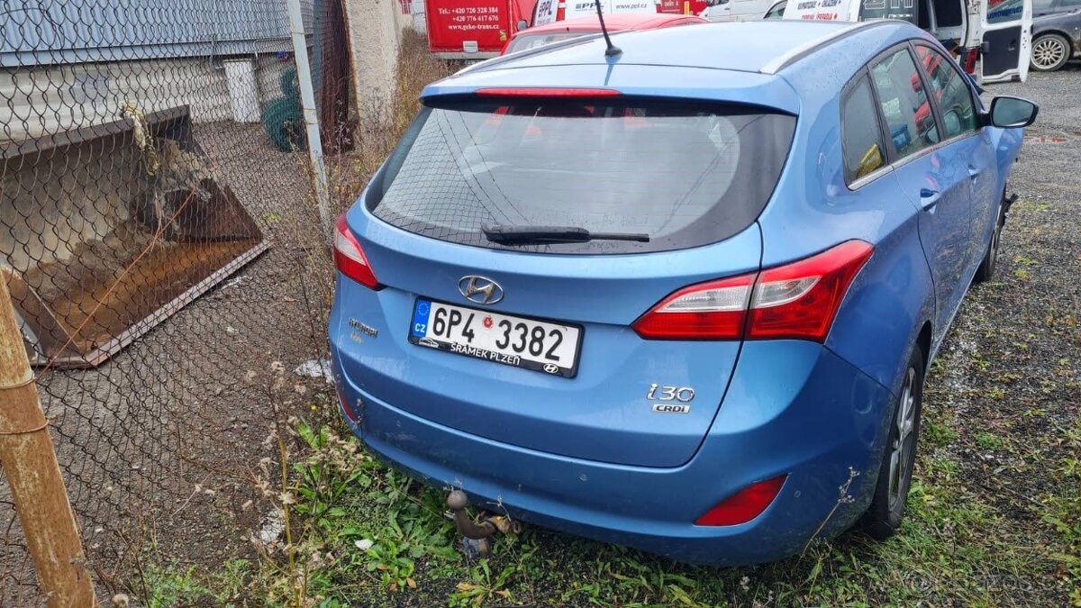 Hyundai i30 kombi 1.6 CRDi, 81 kW, r. v. 2015, modrá