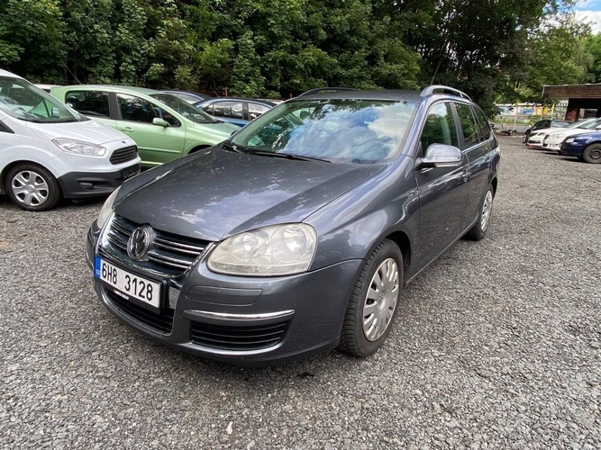 VW Golf V Variant 1.6 75 kW klima serviska 2008 park.senzory