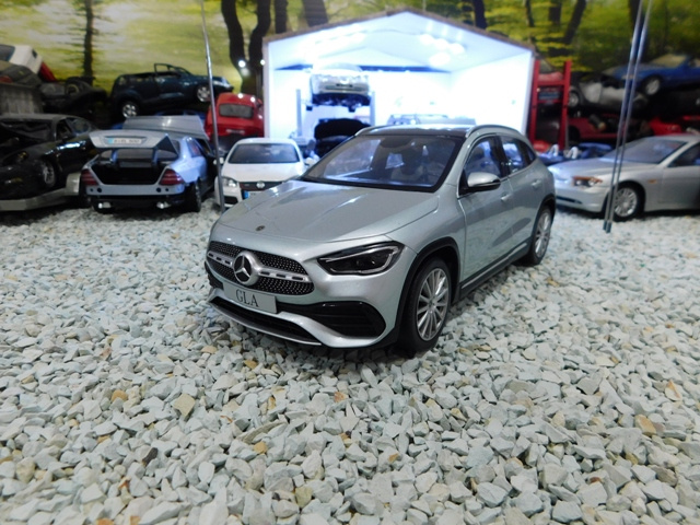 model auta Mercedes GLA  1:18