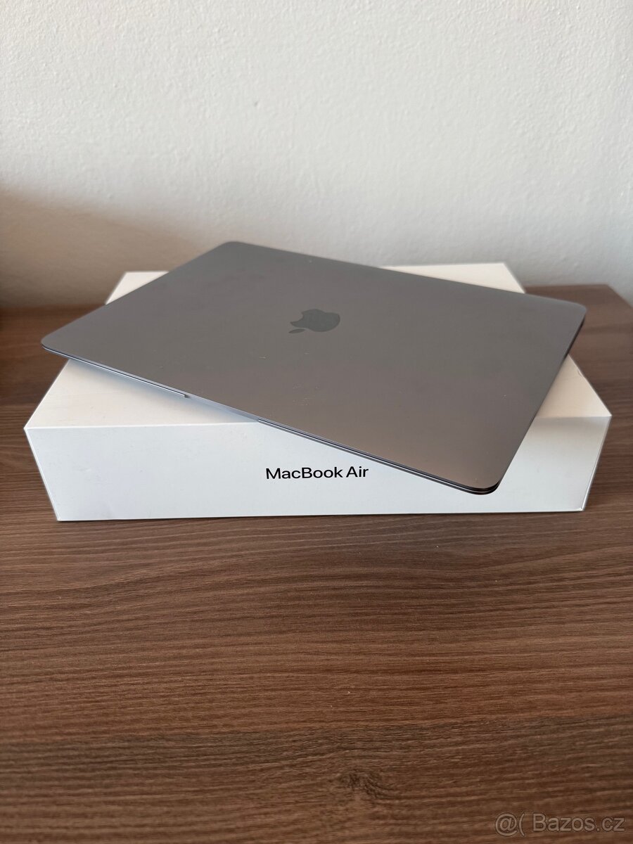 Prodej Apple MacBook 13,6” (2020) – 8GB RAM, 256GB SSD 💻✨