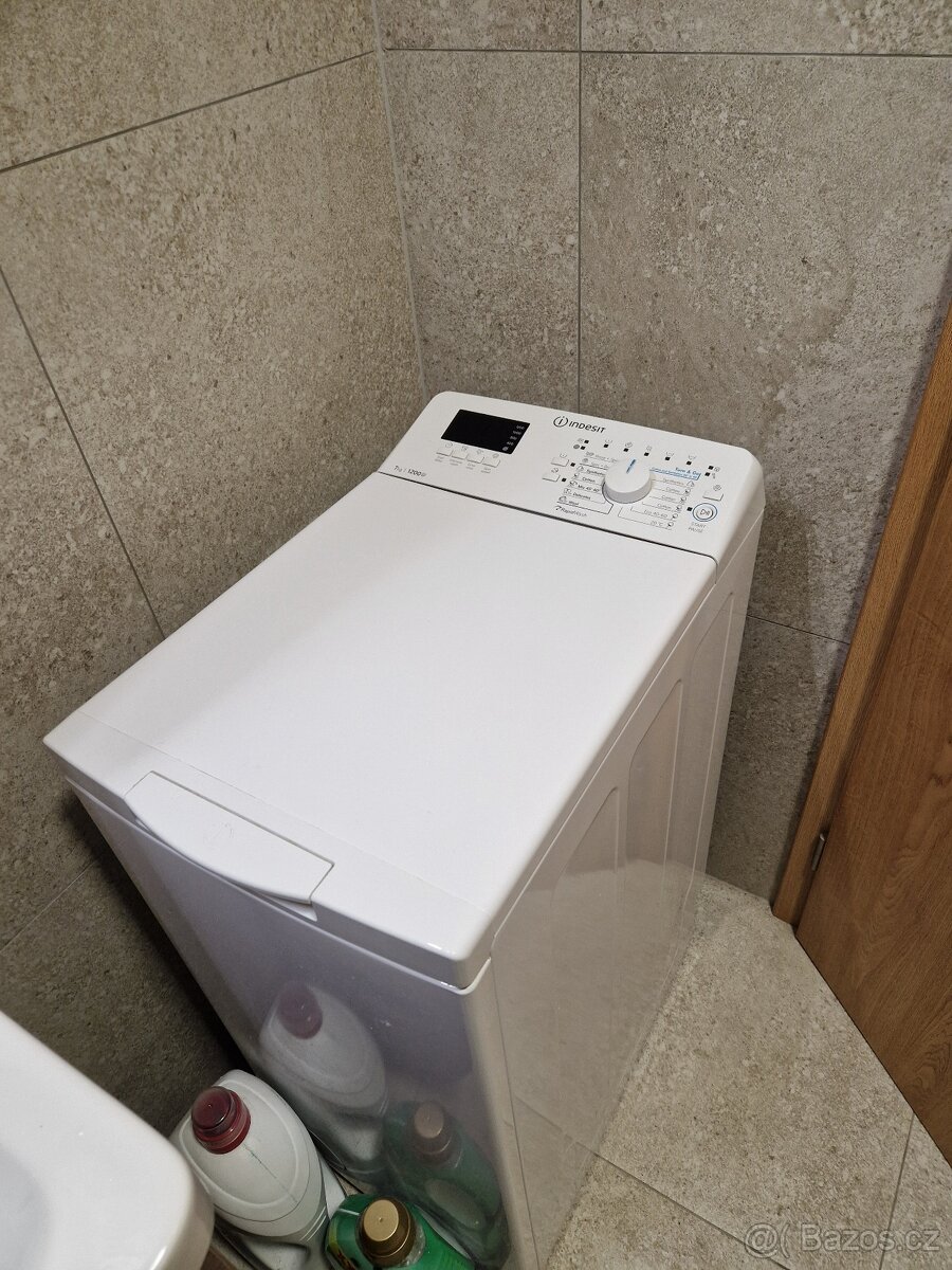 Indesit pračka s vrchním plněním