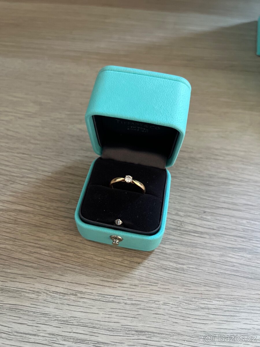 Tiffany and Co. zlatý prsten s diamantem