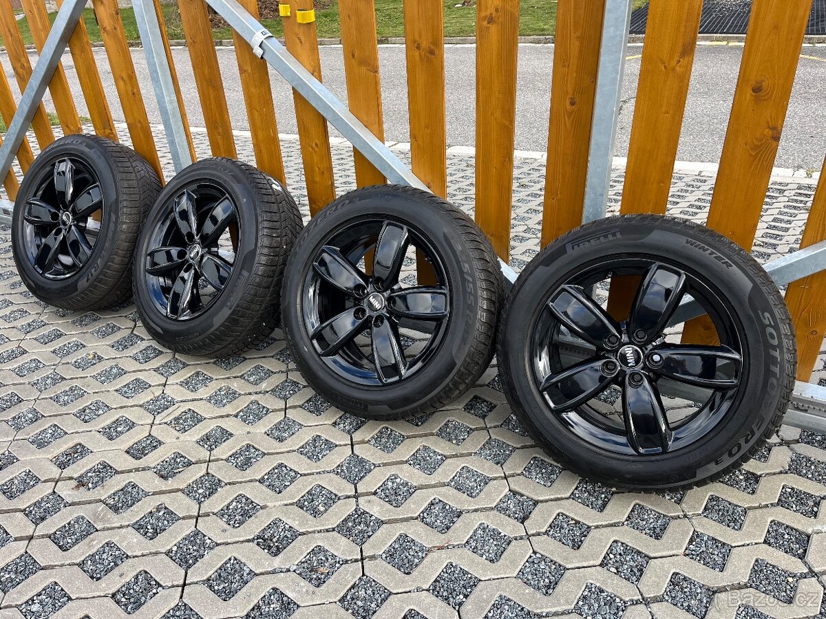 Zimní sada originál MINI COOPER 17” pneu Pirelli 225/55/17