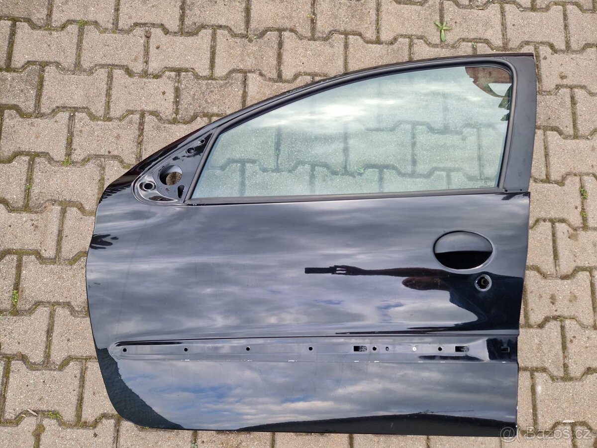 Peugeot 206- levé přední dveře