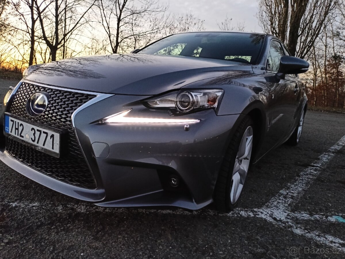 Lexus is300h f-sport r.v.2013 164kw hybrid