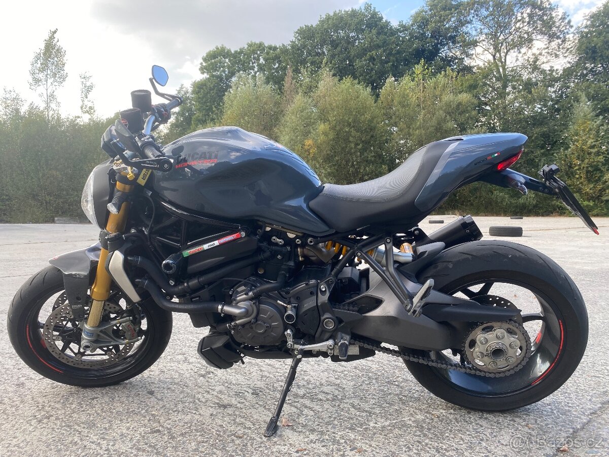 Ducati Monster 1200s